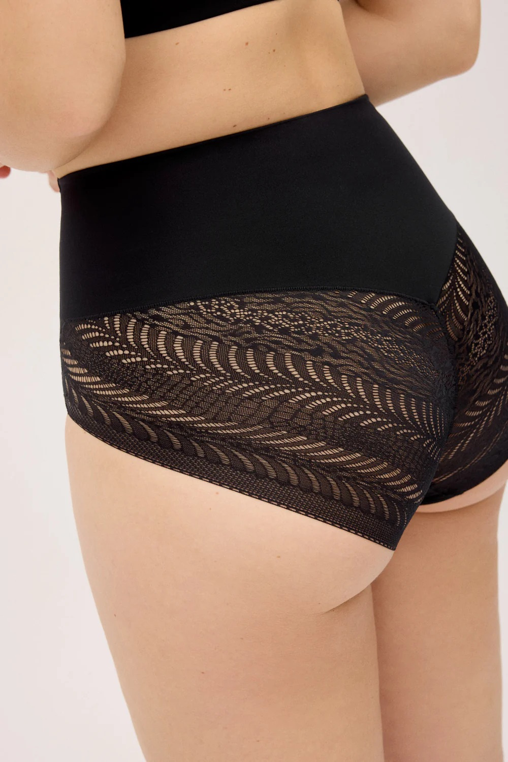 Ysabel Mora formuojančios vidutinės kompresijos klasikinės kelnaitės aukštintu juosmeniu LIDY BLACK S-XXL desire.lt