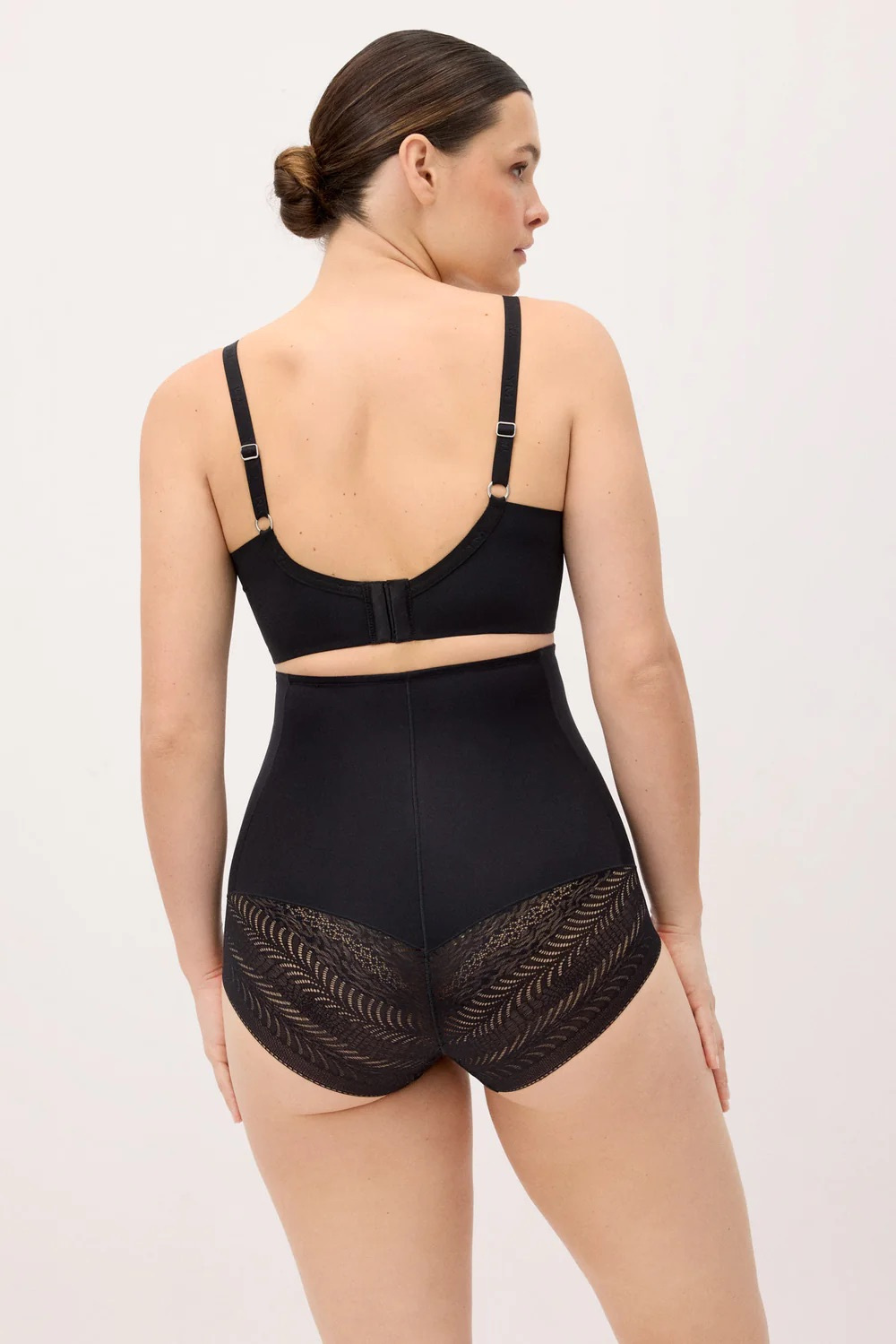 Ysabel Mora formuojančios vidutinės kompresijos klasikinės kelnaitės itin aukštu juosmeniu LIDY HIGH BLACK S-XXL desire.lt