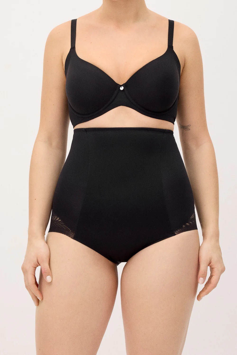 Ysabel Mora formuojančios vidutinės kompresijos klasikinės kelnaitės itin aukštu juosmeniu LIDY HIGH BLACK S-XXL desire.lt