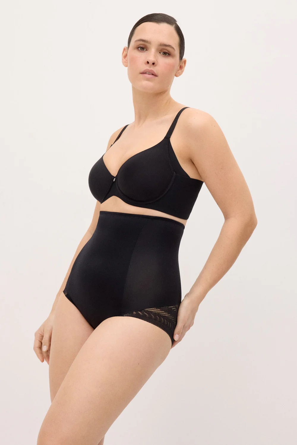 Ysabel Mora formuojančios vidutinės kompresijos klasikinės kelnaitės itin aukštu juosmeniu LIDY HIGH BLACK S-XXL desire.lt