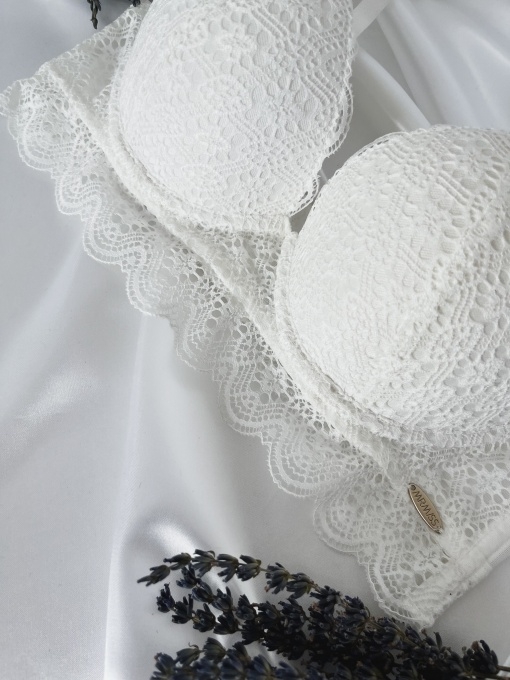 Balta nėriniuota pakietinta MrMiss liemenėlė ADRIA