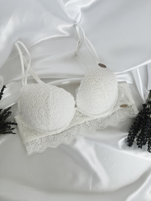 Balta nėriniuota pakietinta MrMiss liemenėlė ADRIA