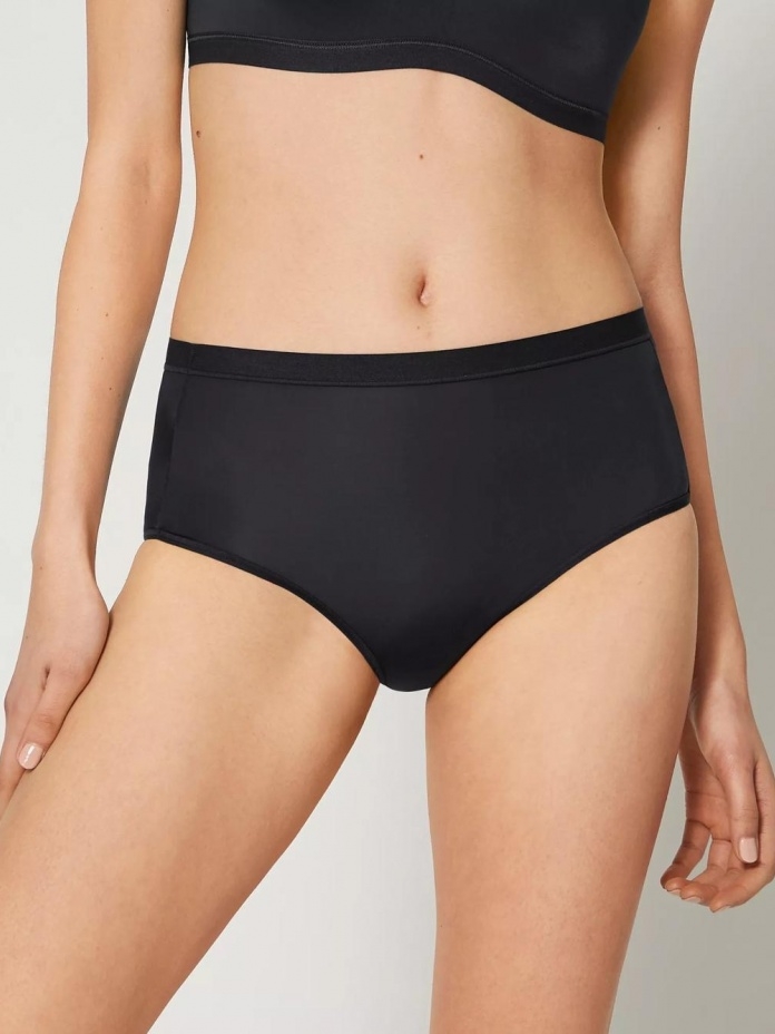 Klasikinio kirpimo Sloggi moteriškos kelnaitės WOW Comfort 2.0 aukštu liemeniu, juodos spalvos