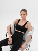 Besiūlė braletė POWER RIB TOP BLACK, juodos spalvos