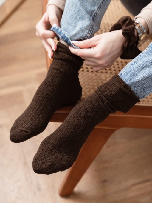 Steven kojinės su alpakos vilna, tamsiai rudos spalvos