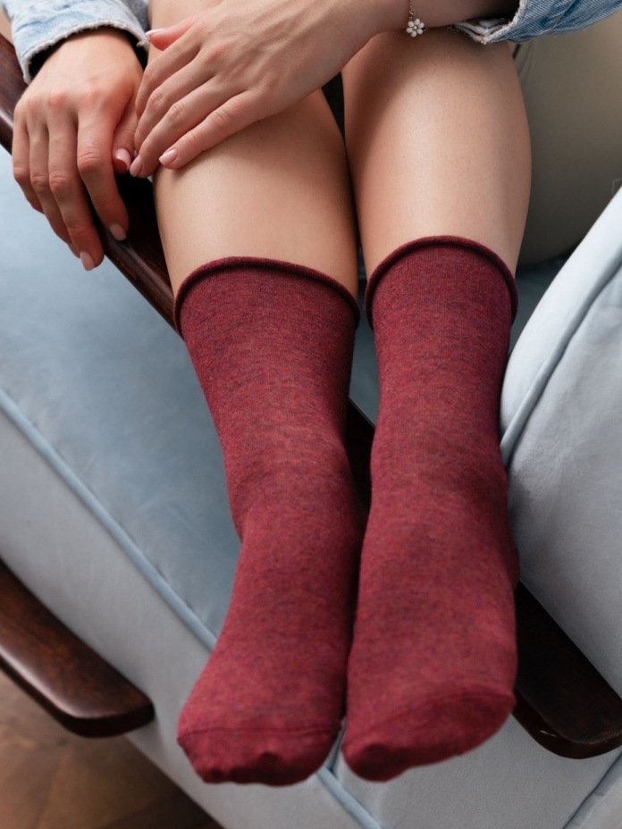 STEVEN kojinės su kašmyru, bordo spalvos