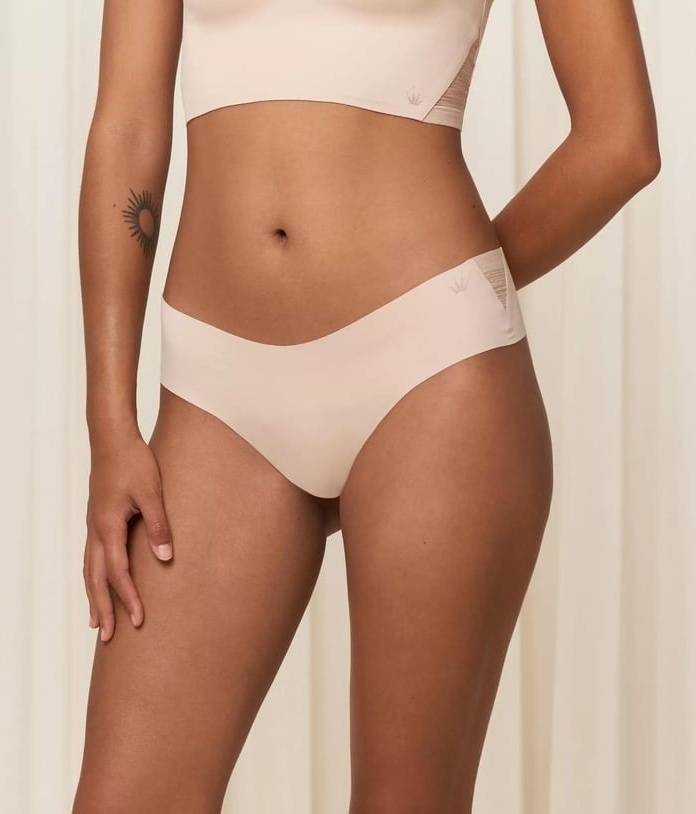 Besiūlės TRIUMPH tanga kelnaitės FLEX SMART HIGHLEG BRAZILIAN EX SOFT PRALINE