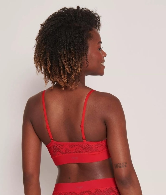 SLOGGI nėriniuota braletė su pakietinimu GO ALLROUND LACE P CAMPARI