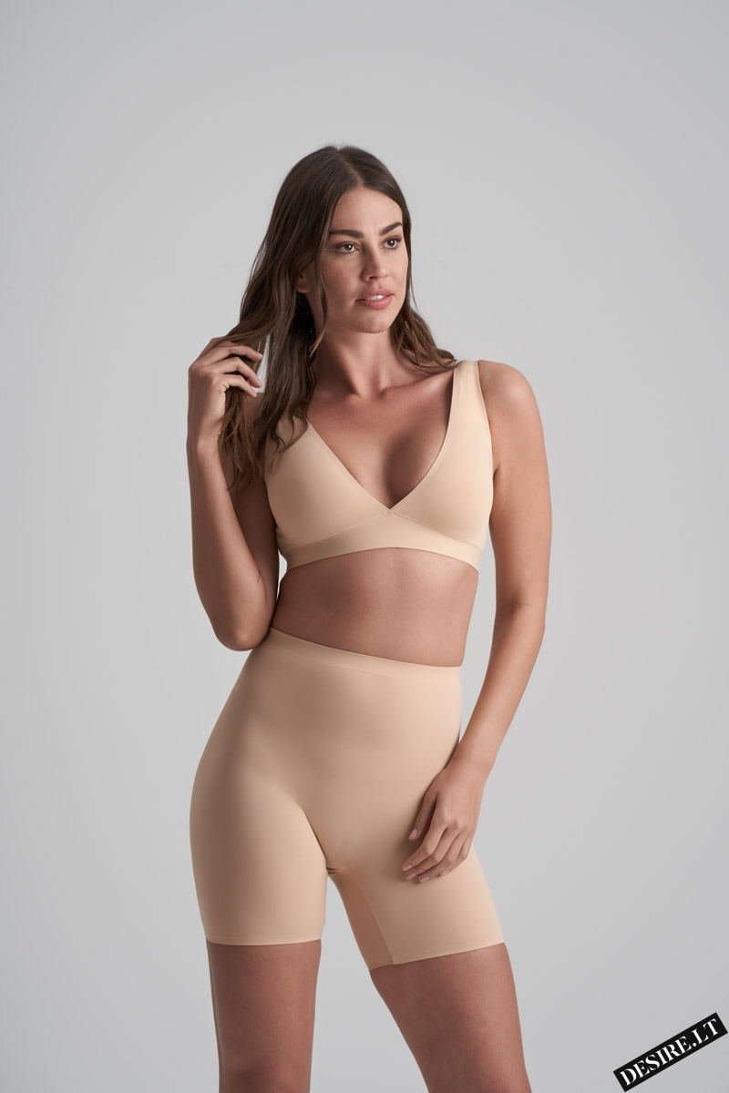 Bye Bra lengvos kompresijos besiūliai formuojantys šortukai INVISIBLE SHORT BEIGE