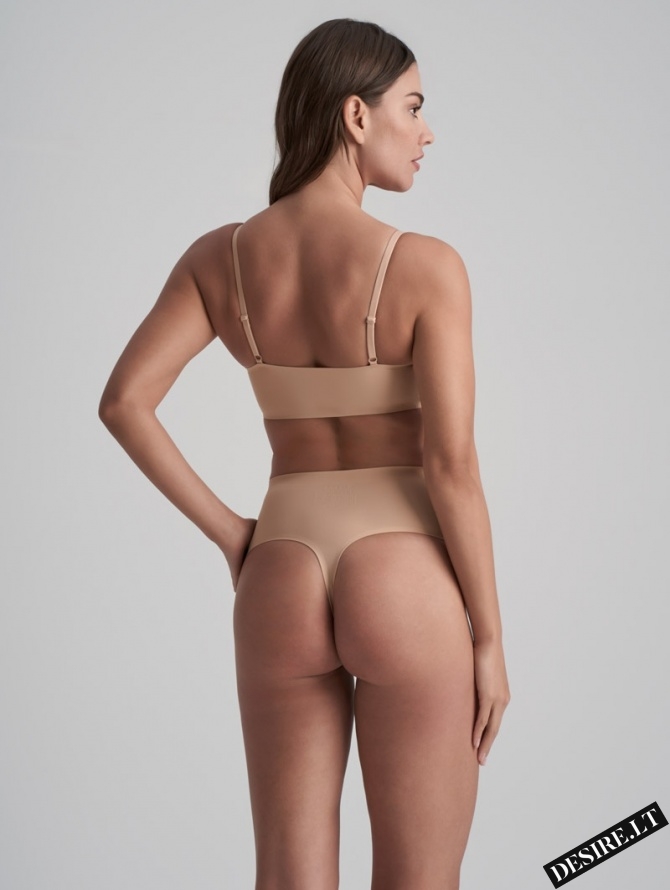 Bye Bra lengvos kompresijos besiūlės formuojančios tanga kelnaitės INVISIBLE MID WAIST THONG BEIGE