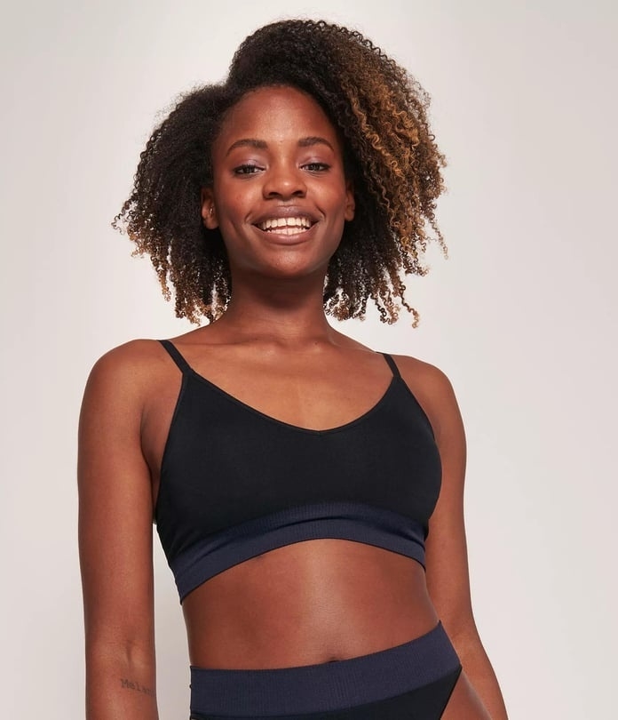 Sloggi braletė su pakietinimu ir alavijo mikrokapsulėmis EVER INFUSED ALOE BRALETTE BLACK