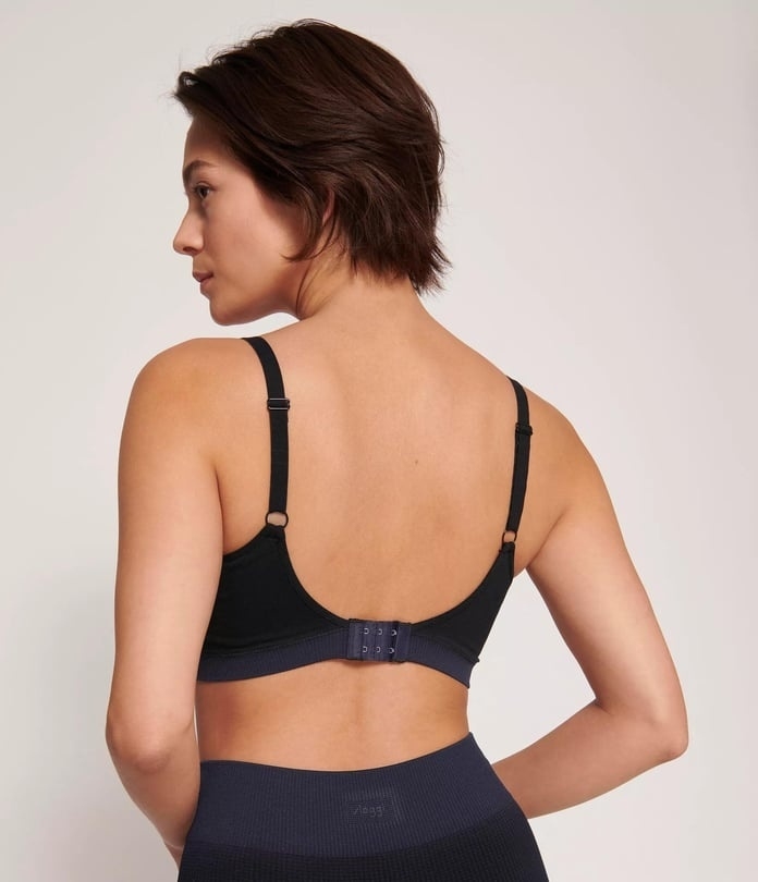 Sloggi bevielė liemenėlė formuotais kaušeliais su alavijo mikrokapsulėmis EVER INFUSED ALOE P BLACK