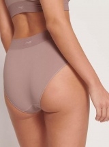 Sloggi kelnaitės aukštintu juosmeniu su alavijo mikrokapsulėmis EVER INFUSED ALOE HIGH WAIST FOGGY MAUVE